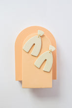 Cargar imagen en el visor de la galería, LOS "COCO" EN BEIS (Colección Permanente)