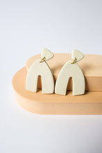 Cargar imagen en el visor de la galería, LOS "COCO" EN BEIS (Colección Permanente)