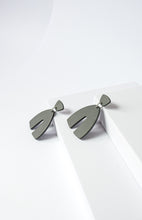 Cargar imagen en el visor de la galería, LOS "COCO" EN GRIS (Colección Permanente)