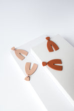 Cargar imagen en el visor de la galería, LOS "COCO" EN TERRACOTA (Colección Permanente)