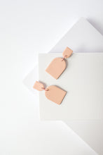 Cargar imagen en el visor de la galería, LOS "HEDY" EN ROSA (Colección Permanente)