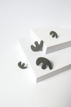 Cargar imagen en el visor de la galería, LOS "MALALA LITTLE" EN GRIS (Colección Permanente)